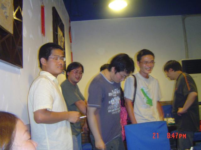 晚上聚餐結束，準備閃人了